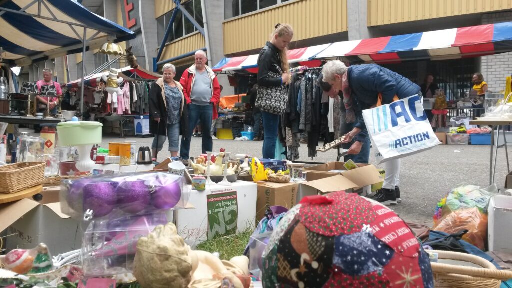 XXL Vlooienmarkt bij het WillemII stadion te Tilburg in Tilburg