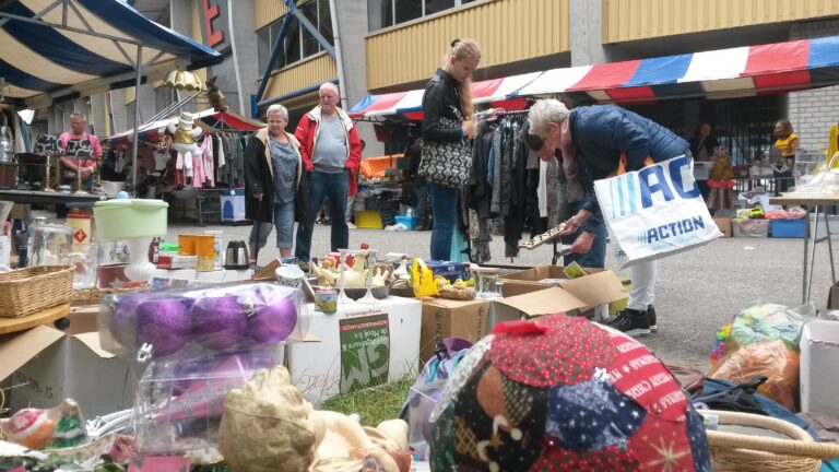 XXL Vlooienmarkt bij het WillemII stadion te Tilburg — Rommel- en vlooienmarkt in Tilburg